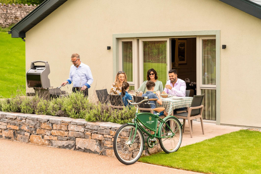 External family bbq at the lodges with glenlo bike www.plmoknijbuhv.info